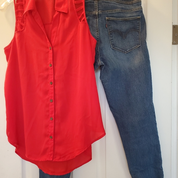 NWOT Red Sleeveless Button Down Top - Picture 5 of 5